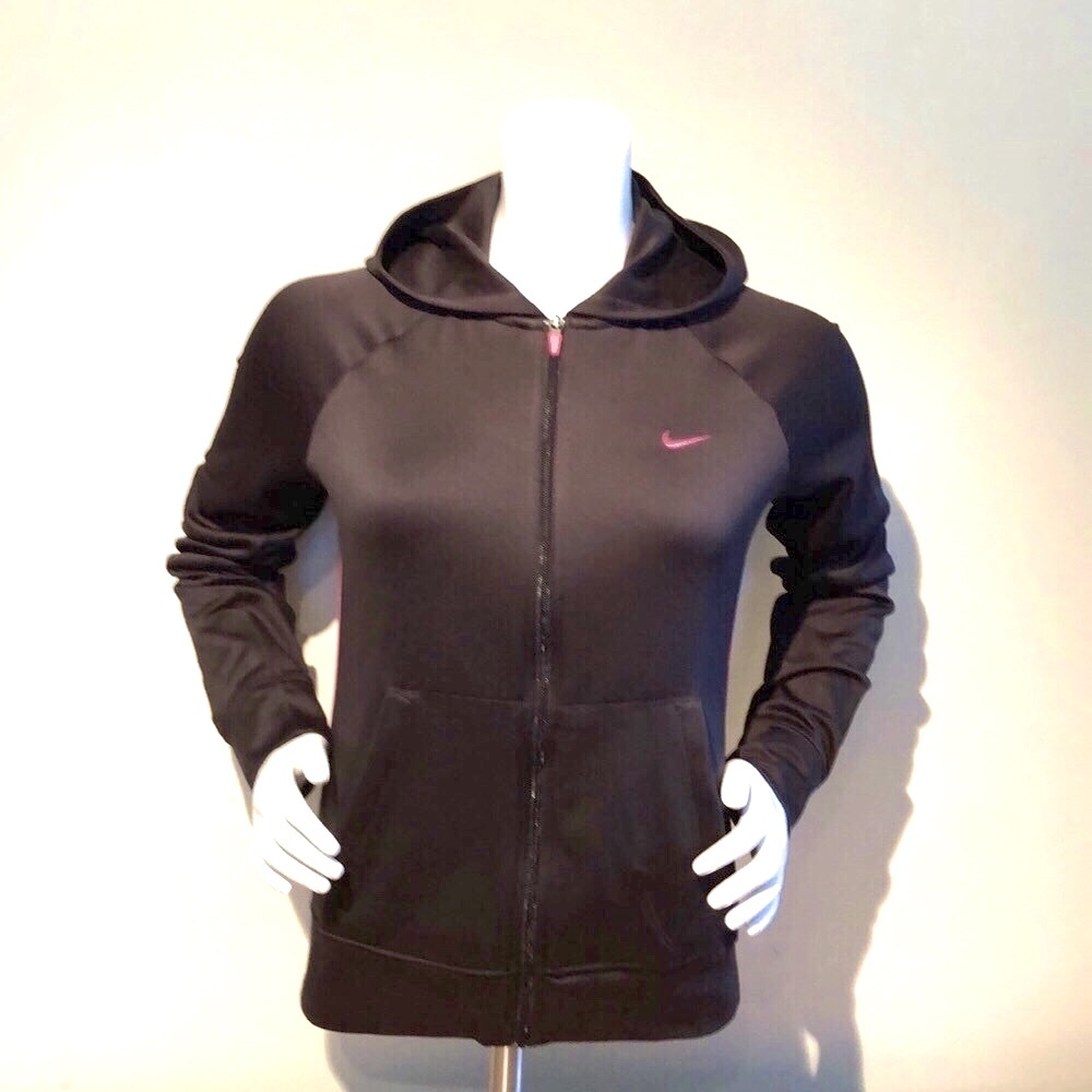 NIKE Women’s Med FitDry Hoodie Dark Brown Fuchsia